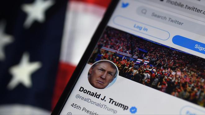 Twitter bannit Donald Trump : un abus de pouvoir ?