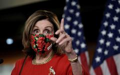 Etats-Unis : Nancy Pelosi veut bannir du Congrès l'emploi des termes «genrés» tels que père et mère