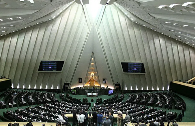 Le Parlement iranien discute d’un projet de loi visant à éliminer Israël d’ici 20 ans