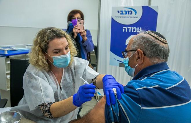 Covid: déjà 100 000 Français vaccinés… en Israël (Vidéo)
