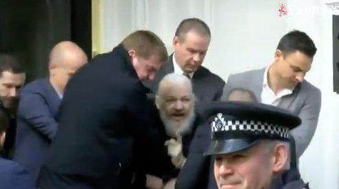 Assange : les États-unis déboutés en première instance de leur demande d’extradition