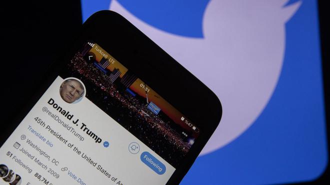 Envahissement du Capitole : Twitter et Facebook suspendent temporairement les comptes de Donald Trump