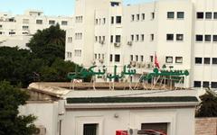 Tunisie : « La situation est grave, nous avons commencé à choisir entre les patients en termes de réanimation » (Dr Aouina)