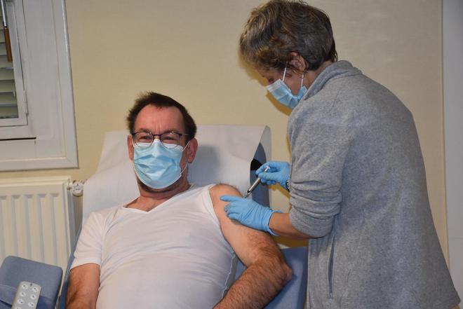 Covid-19. La vaccination des soignants a commencé à l’hôpital de Saint-Malo