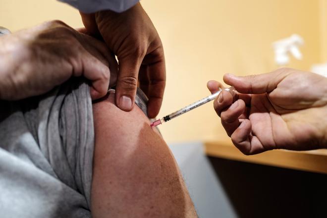 Coronavirus : Michel Cymes note une baisse du nombre de Français opposés au vaccin