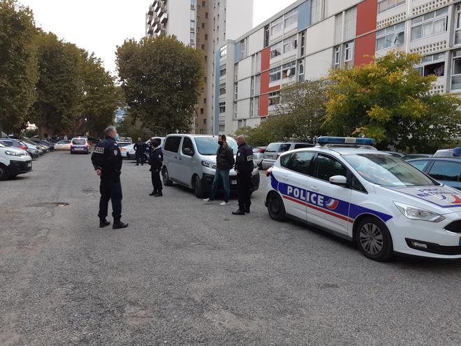 IMAGES La police fait une descente au quartier des Escanaux à Bagnols/ Cèze