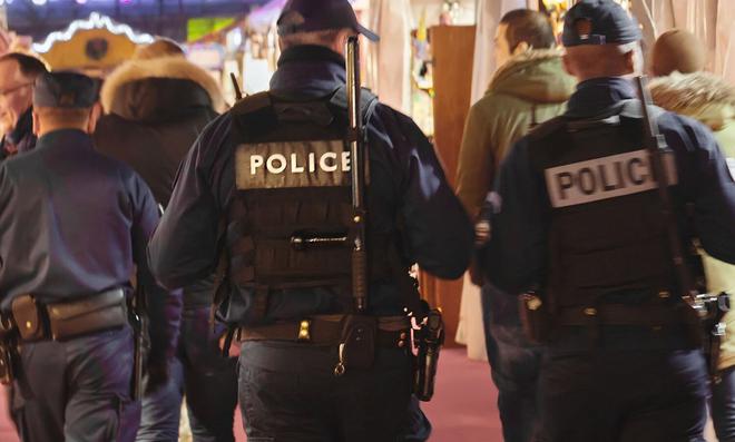 Paris: 4 policiers sanctionnés pour racisme et maltraitances