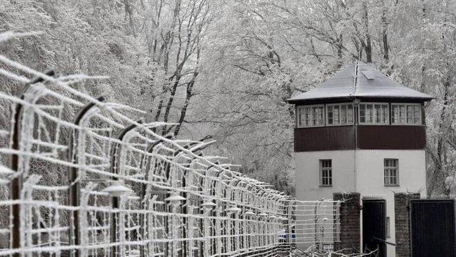 Polémique en Allemagne : des badauds aperçus faisant de la luge sur le site du camp de concentration nazi de Bunchenwald
