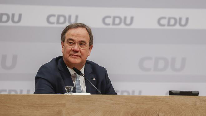 Armin Laschet "est bien dans la continuité d'Angela Merkel en plaçant la CDU au centre-droit", explique une spécialiste de l'Allemagne