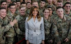 Trump quitte la Maison Blanche : Melania fait ses adieux, évoquant sa «gratitude»