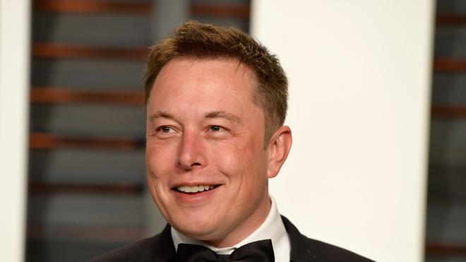 Elon Musk propose 100 millions de dollars sur Twitter