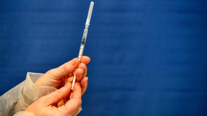 Covid-19: un million de personnes ont été vaccinées en France, annonce Jean Castex