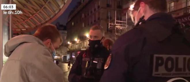 Les contrôles liés au couvre-feu  se sont multipliés hier soir dans Paris en particulier dans le quartier des Halles où circulait beaucoup de monde après 18h - Vidéo