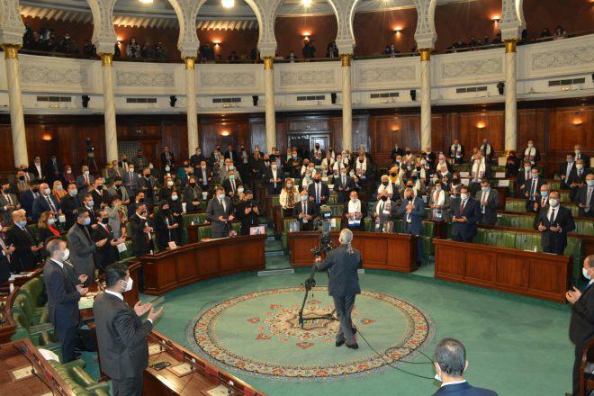 Tunisie : Les députés dénoncent le fort déploiement sécuritaire autour de l’Assemblée, levée de la plénière pour concertations