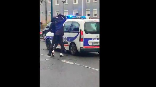 VIDÉO - Pantin : des policiers caillassés en marge d'un clip de rap, 3 interpellations