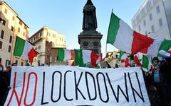 Black-out médiatique – Les bars et restaurants italiens désobéissent aux règles et ouvrent ensemble dans un acte de désobéissance civile