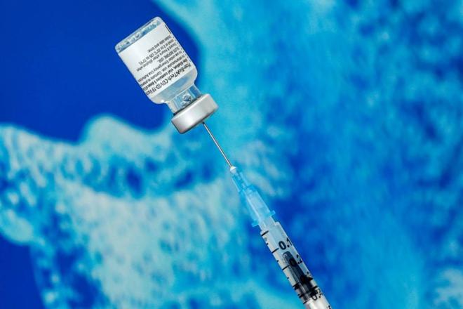 Variants britannique et sud-africain du Covid-19: Pfizer et BioNTech jugent leur vaccin efficace