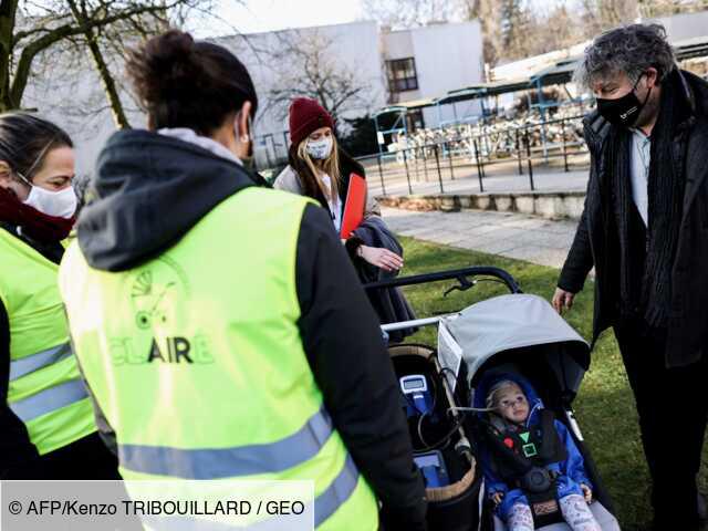 En balade avec Claire, le "bébé témoin" de la pollution à Anvers