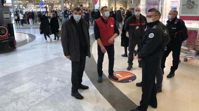 Au centre commercial Noyelles-Godault, les règles sanitaires passées en revue avant le week-end