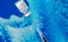 Vaccin: Pfizer et BioNTech promettent jusqu'à 75 millions de doses supplémentaires à l'Union européenne