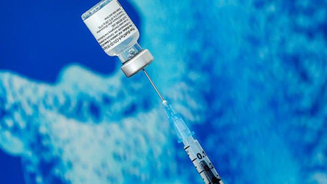 Vaccin: Pfizer et BioNTech promettent jusqu'à 75 millions de doses supplémentaires à l'Union européenne