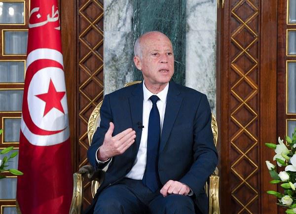 Kaïs Saïed en visite inopinée à l’avenue Habib Bourguiba