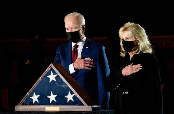 Attaque du Capitole : Joe Biden rend un dernier hommage solennel au policier tué