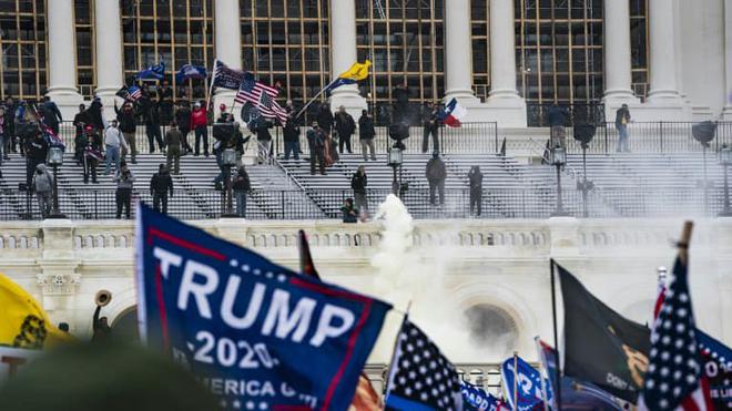 États-Unis: de nouvelles images de l'assaut du Capitole diffusées lors du procès de Donald Trump