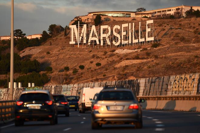 Marseille : une fête clandestine en extérieur réunit des centaines de personnes