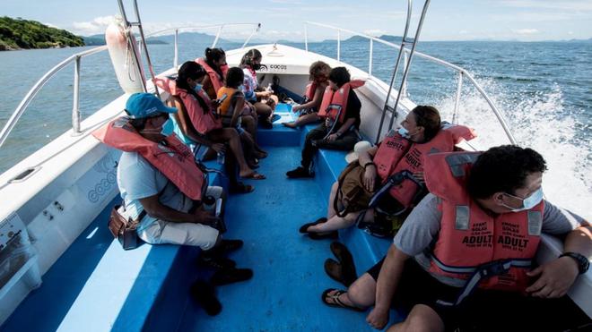 Positifs au Covid-19 et coincés au Costa Rica : le voyage de vingt Français vire au cauchemar