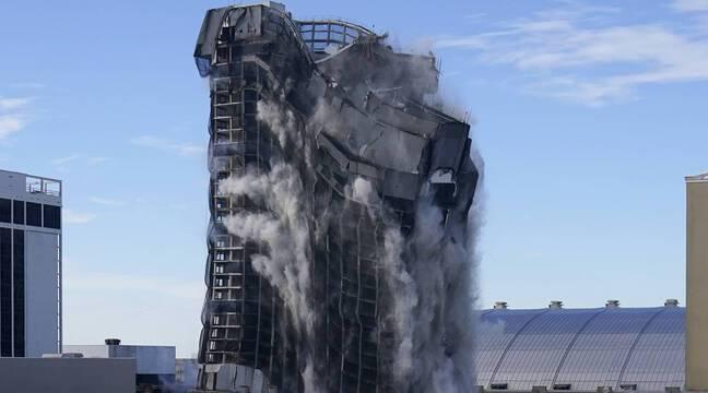 Etats-Unis: De la gloire à la faillite... Un ancien casino de Donald Trump démoli par implosion à Atlantic City