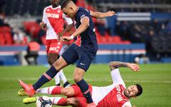 Ligue 1: battu par Monaco, le Paris SG retombe sur terre