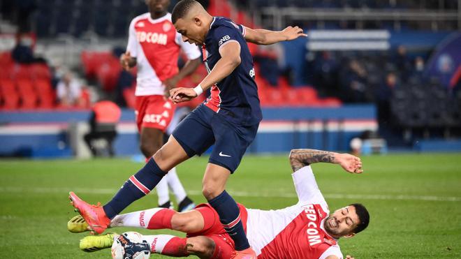 Ligue 1: battu par Monaco, le Paris SG retombe sur terre
