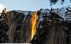 Etats-Unis : on peut actuellement observer une "cascade de feu" au parc Yosemite