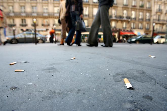 Les infos de 7h30 - Pollution : les fabricants de cigarettes vont financer le nettoyage des rues