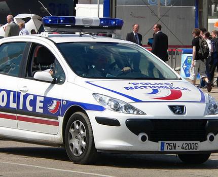 De nouveau des barricades et des jets de projectiles contre des fonctionnaires de police à Grenoble
