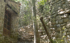 Le Viel Audon, un village coopératif dans les Gorges de l’Ardèche (Vidéo)