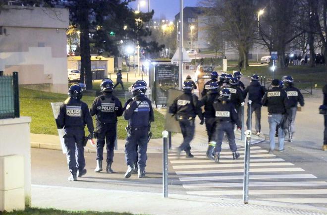Violences urbaines : à Compiègne, la préfecture interdit les feux d’artifice