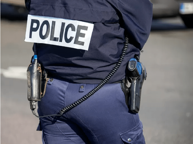 Nantes : Armé d’un couteau, il crie “Allah Akbar”, menace des policiers et… l’histoire se termine bien