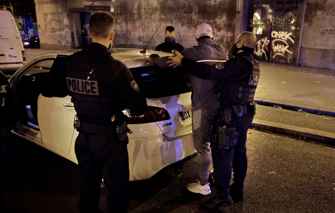 Cannes : deux policiers renversés lors d’un contrôle du confinement