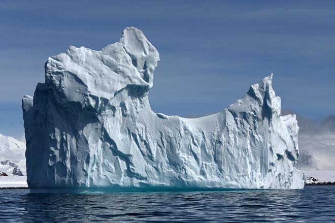 Antarctique : un iceberg de la taille de New York se détache, non loin d'une station britannique