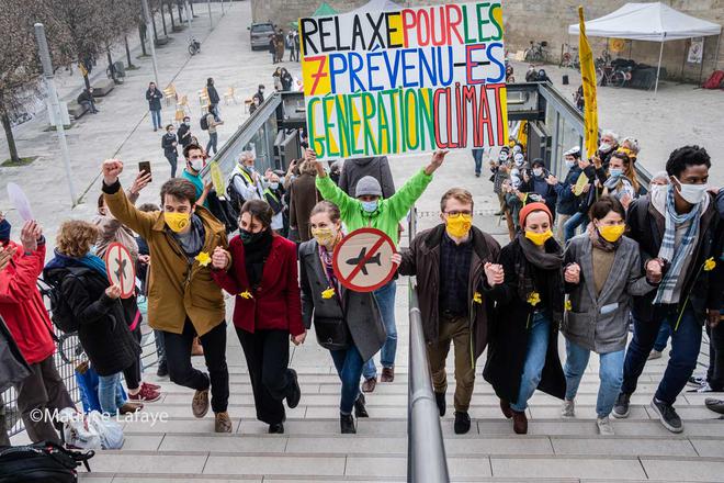 Forte mobilisation à Bordeaux et 500€ d'amende avec sursis pour les 7 militants climat demandant la réduction du trafic aérien