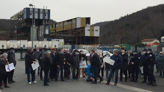 Projet Solena à Viviez : la visite du Sydom perturbée par une centaine de manifestants