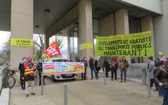 Grenoble : une centaine de manifestants ont demandé la gratuité des transports dans l’agglomération