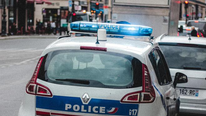 "Il criait : 'Je vais te tuer, je vais te tuer'": le récit de la policière blessée près du commissariat de Champigny-sur-Marne