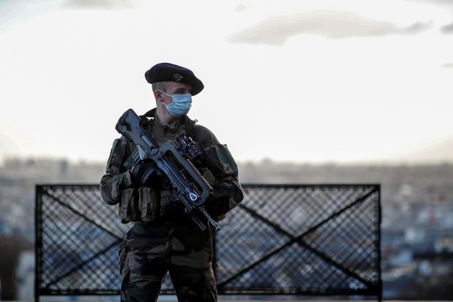 Baisse de la menace terroriste : la France réduit ses effectifs de l'opération Sentinelle