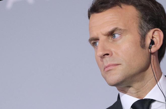 Covid-19, un an après : Emmanuel Macron au pied du mur
