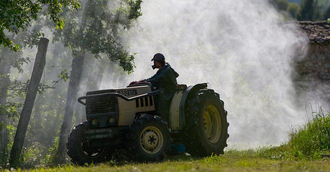 Pesticides : le Conseil Constitutionnel retoque les dérogations qui autorisaient les épandages près des habitations