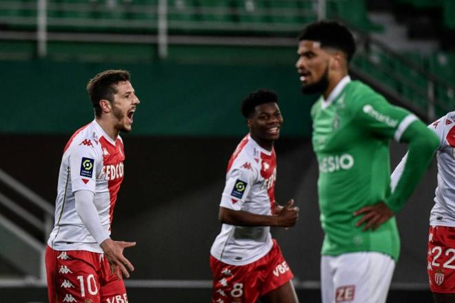 Ligue 1: Monaco étrille Saint-Etienne et met la pression sur Lyon et le PSG