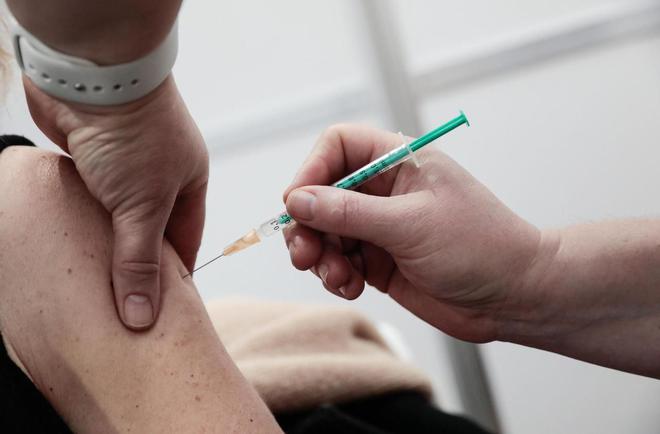 Vaccin AstraZeneca réservé aux plus de 55 ans : «On n’y comprend plus rien»